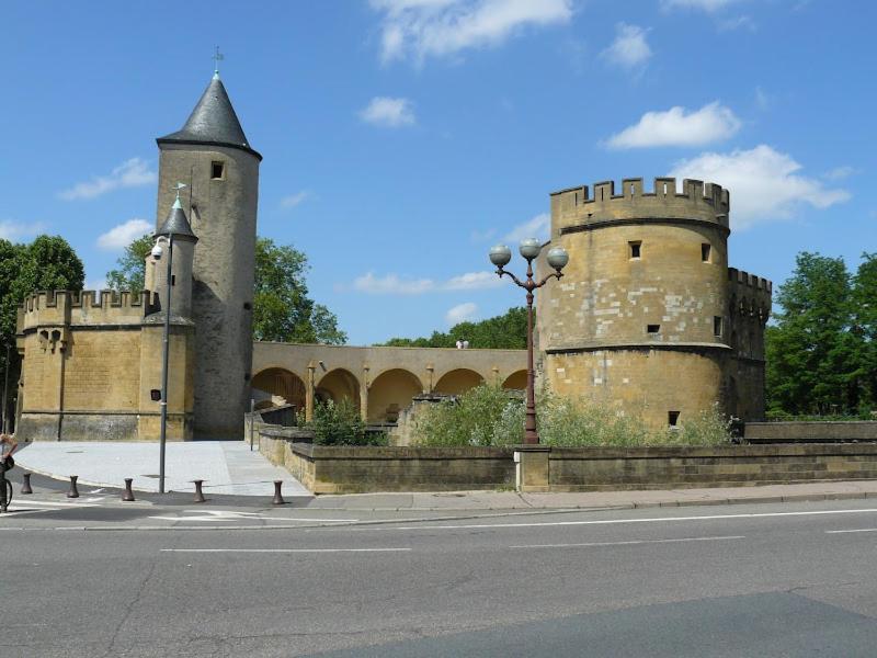 Appartement Spa Privatif Et Cinema Centre Ville Metz Exterior foto
