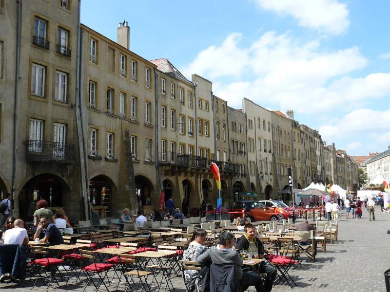 Appartement Spa Privatif Et Cinema Centre Ville Metz Exterior foto